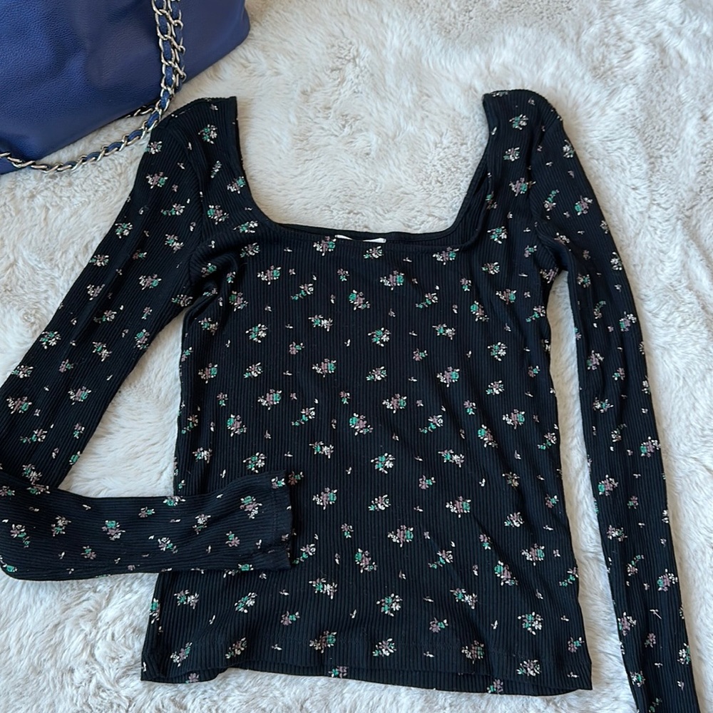 Super cute ribbed long sleeves top NWOT